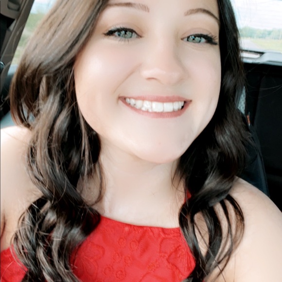 Meet your Posher, Paige - Picture 5 of 6